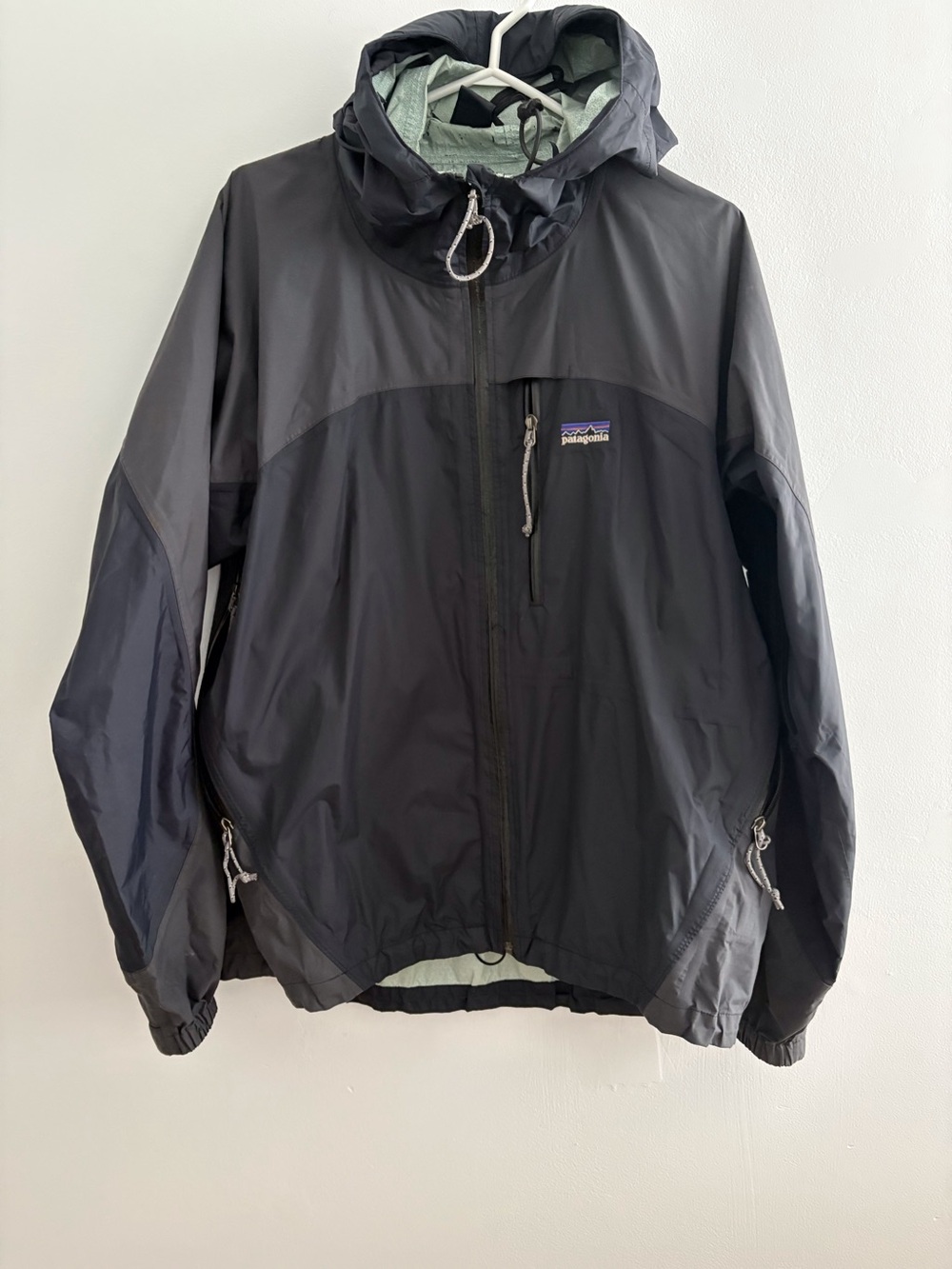 Patagonia Essenshell Black Hooded Rain Shell Jacket